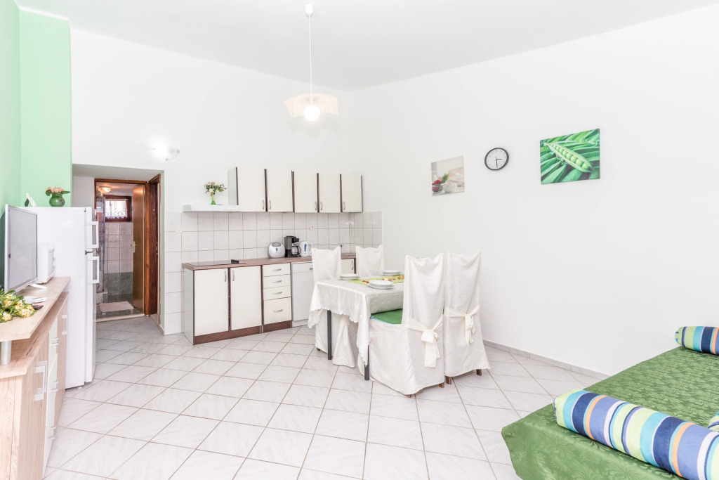 Silver Cherry Apartments
