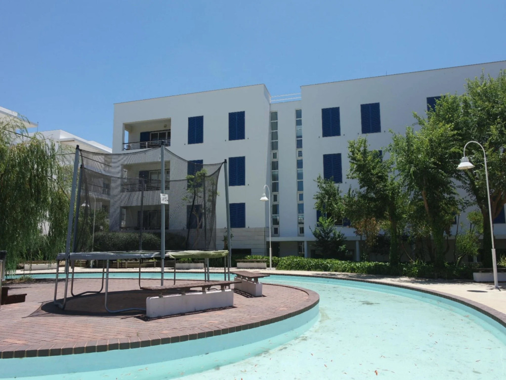 B06 - Top-Floor Marina Club 2 Bed Apartment