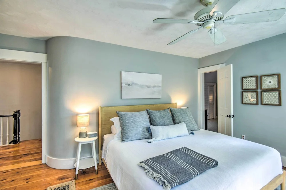 Hot Tub + Walk to Lakeside Dining: Meredith Home!