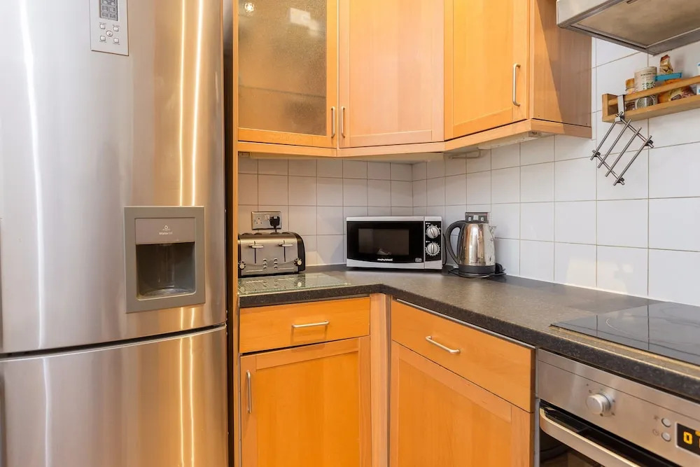 3 Bed Kensington Apartment with Balcony