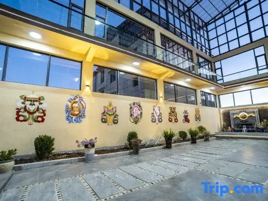 Floral Hotel · Vista Seek Oxygen-Rich View Hotel (Songzanlin Scenic Area Branch)