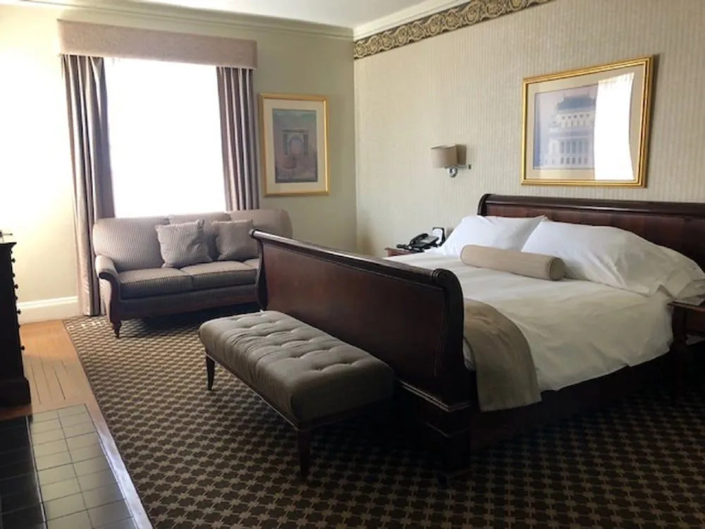 OceanCliff Hotel