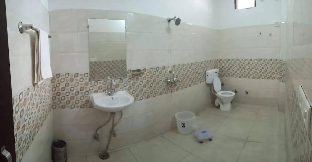 LN Hotel and Restaurant - Hostel
