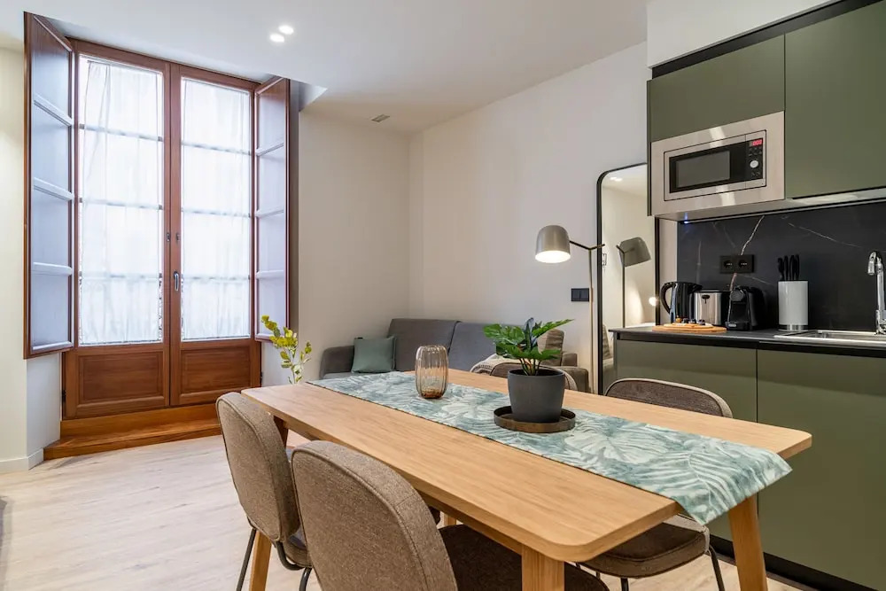 Limehome Vitoria Palacio de los Álava-Velasco