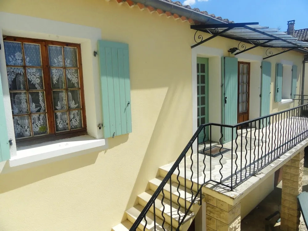 House With 2 Bedrooms in Saint-laurent-la-vernède, With Enclosed Garde