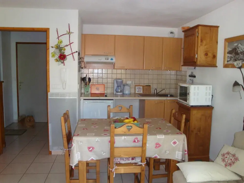 2 Rooms 4 People 3 North West Facing