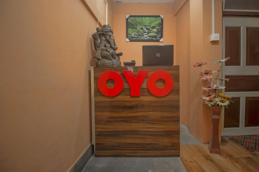 Oyo 42962 Alok Hotel