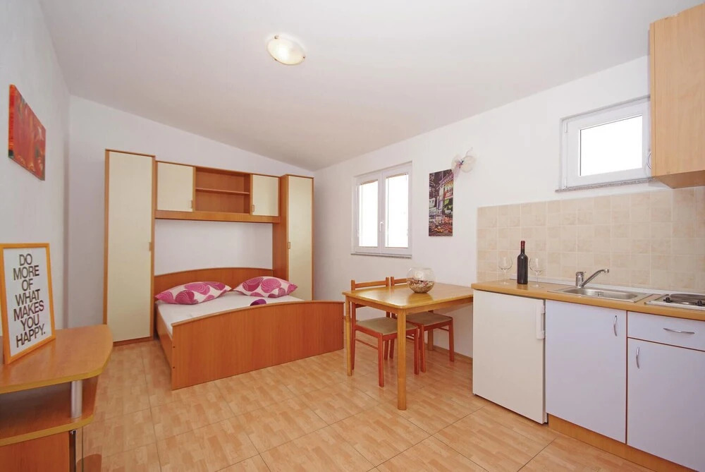 Amazing Home in Makarska With Wifi and 3 Bedrooms