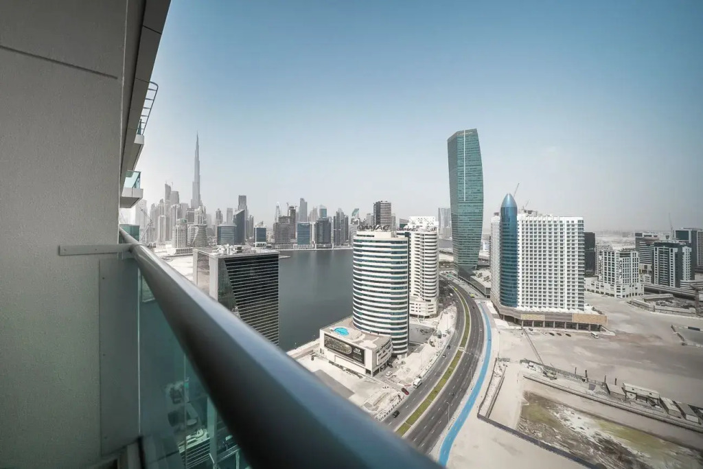 Charming Apt. With Views In Business Bay