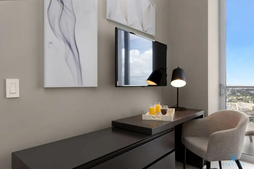 1 BR Apartment with Bay View and Parking Included