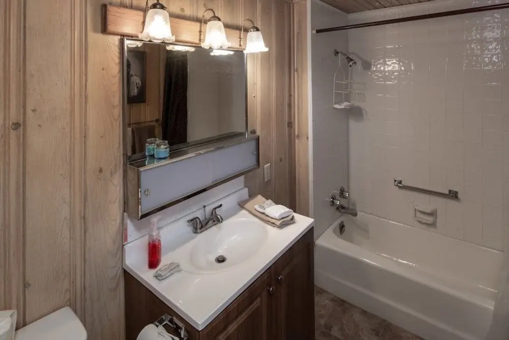 Petty Cabin - Two Bedroom Cabin
