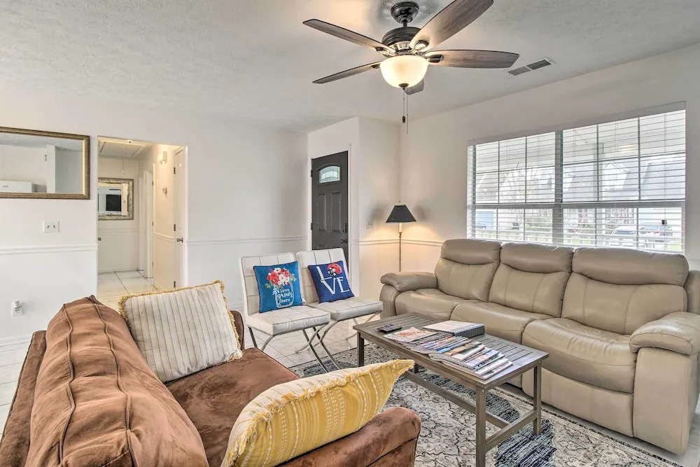 Home ~ 7 Miles to Savannah Historic District!