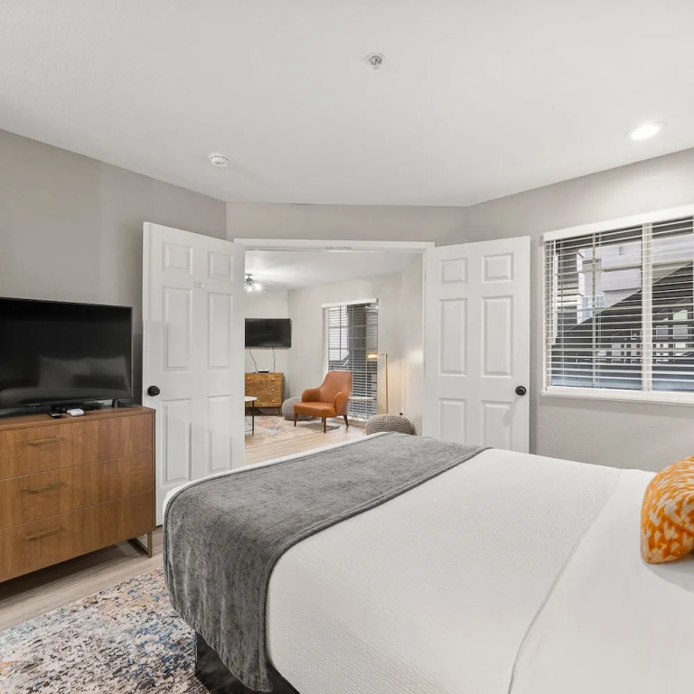 Stylish Buckhead Condo Your Urban Getaway in ATL