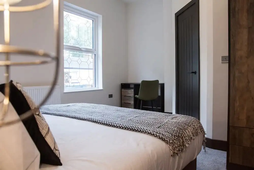 Bright Modern Manchester Home Free Parking