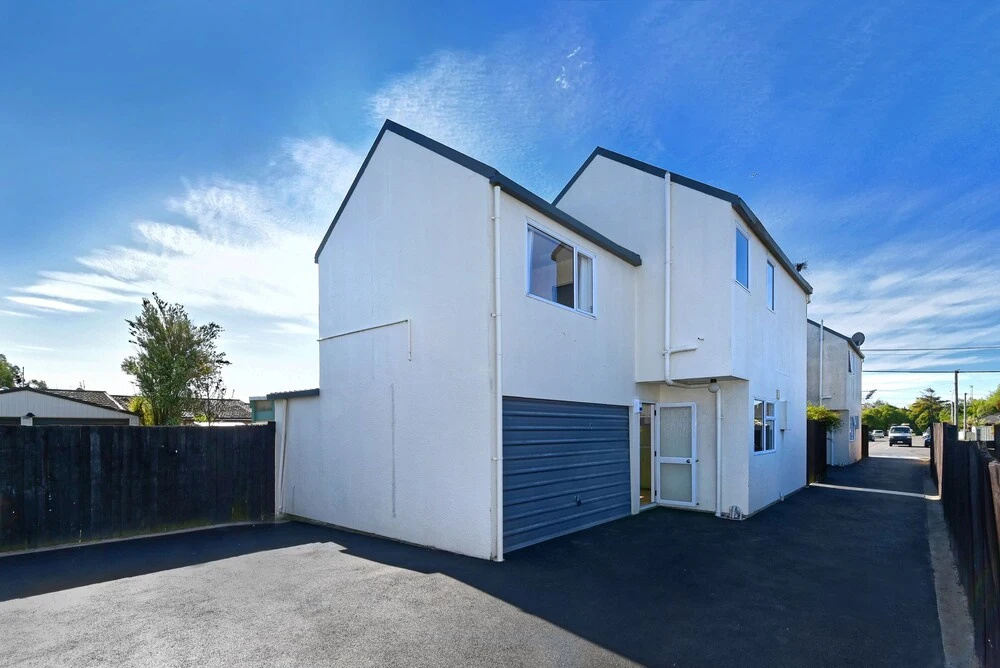 Sunny Christchurch Townhouse