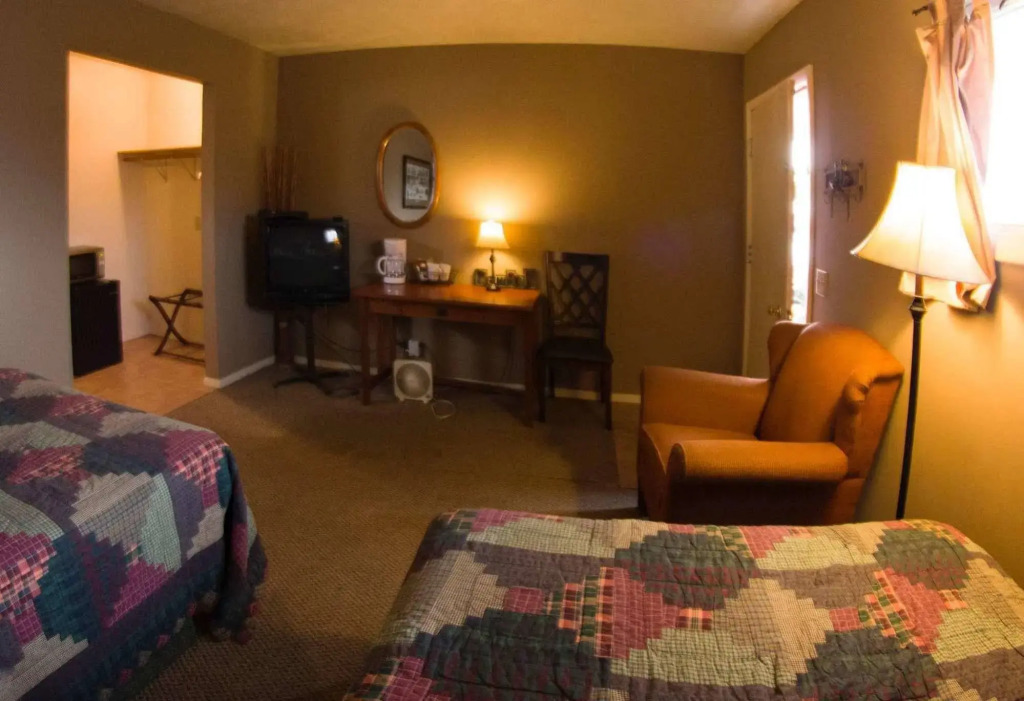 Holiday Motel