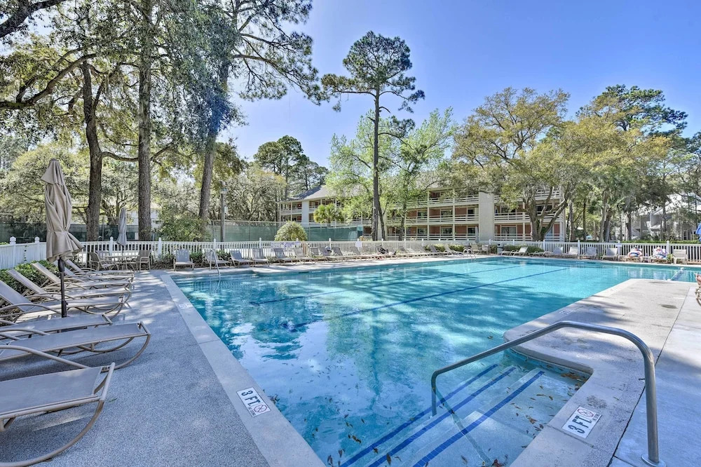Walk to Beach: Hilton Head Condo w/ Pool Access
