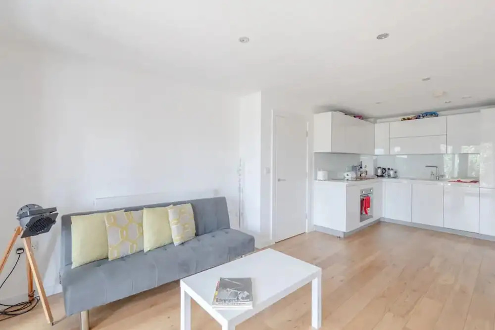 Vibrant 1BD Flat w/ Private Balcony, Camberwell!