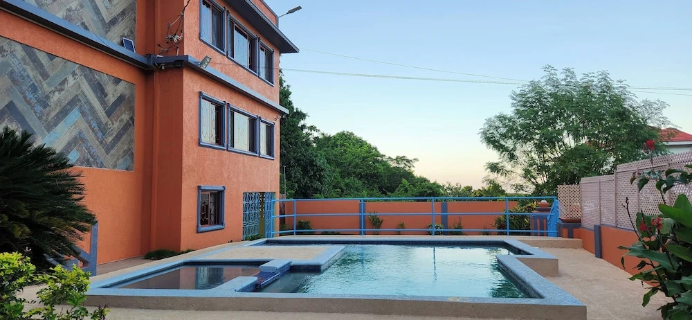 Beach-Pool-Sun-family-6 bedroom getaway