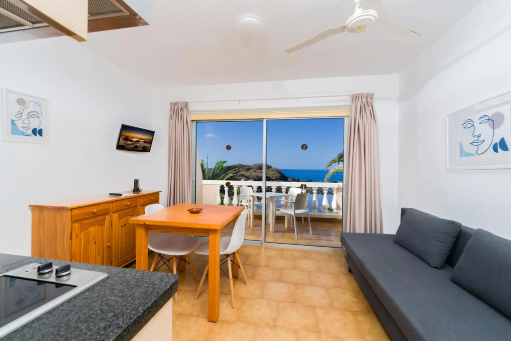 Apartamentos Charco del Conde