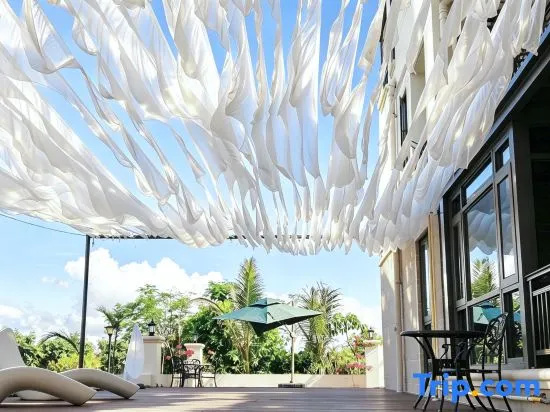Floral Hotel· Moon Seaview Hotel