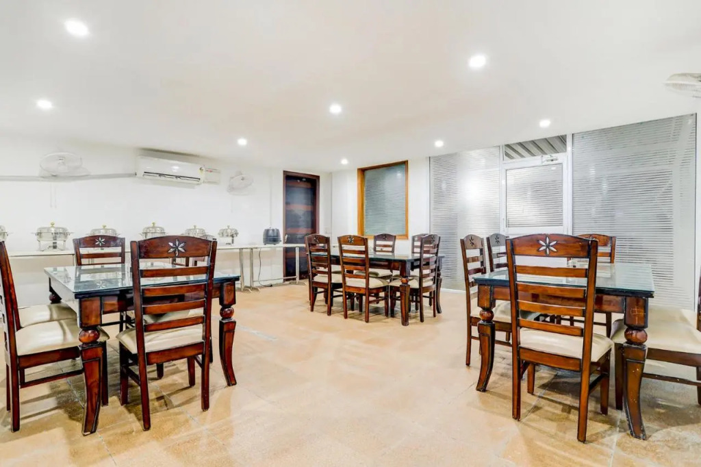 FabHotel Golf Inn