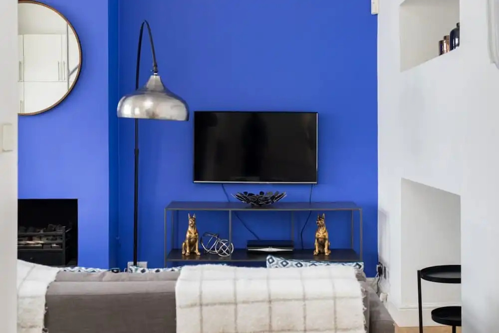The Queensway Retreat - Modern & Bright 2bdr Home