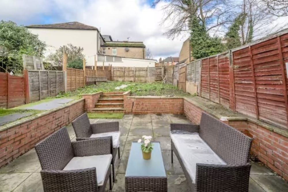 Cozy 2BR Family Apartment - London N22 Sleeps 6