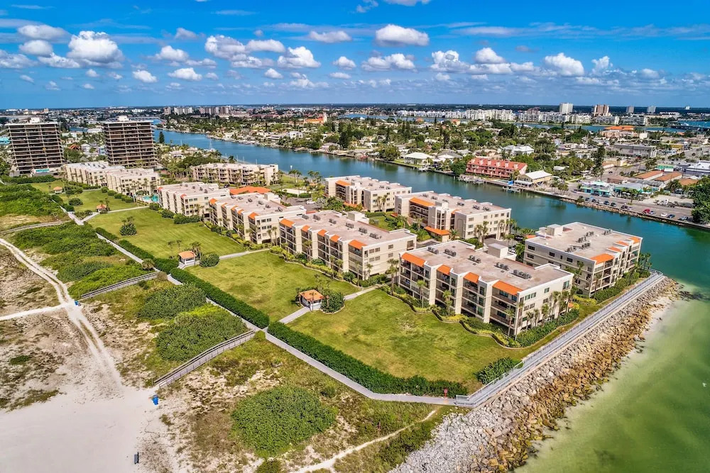 Land's End 9-402 Beach Front - Premier