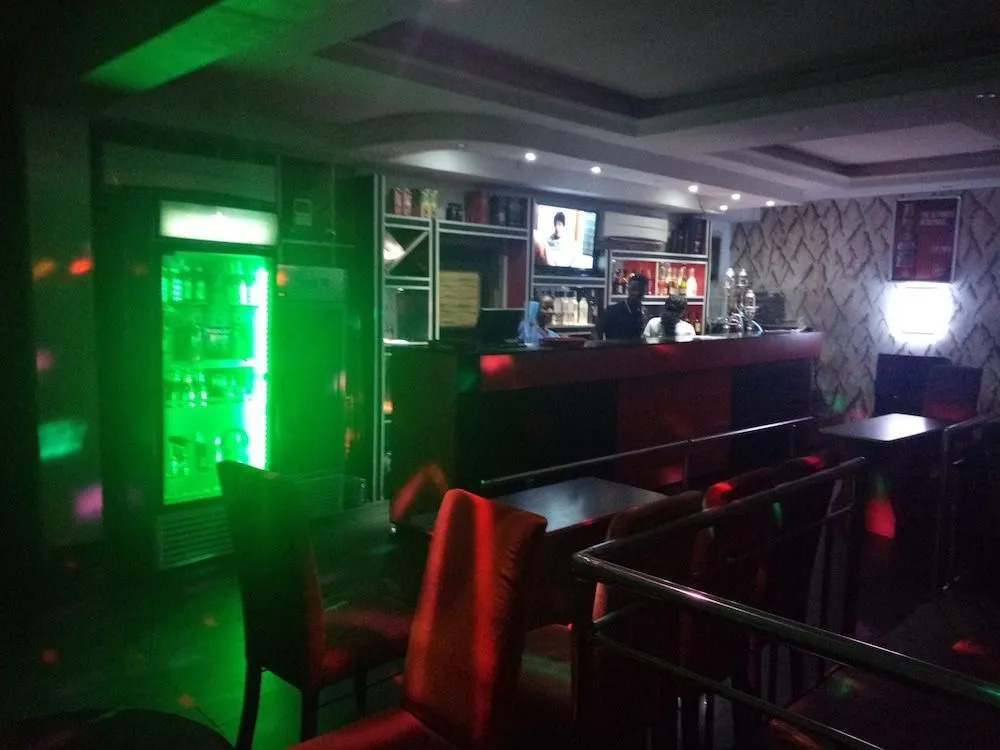Pulville Boulevard Hotel