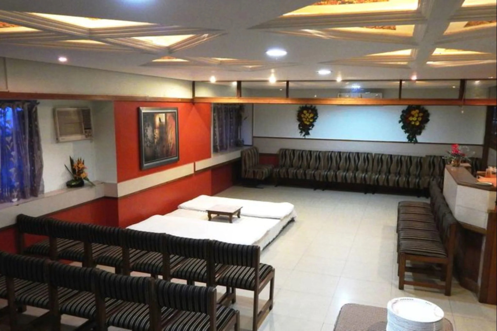 Hotel Raviraj