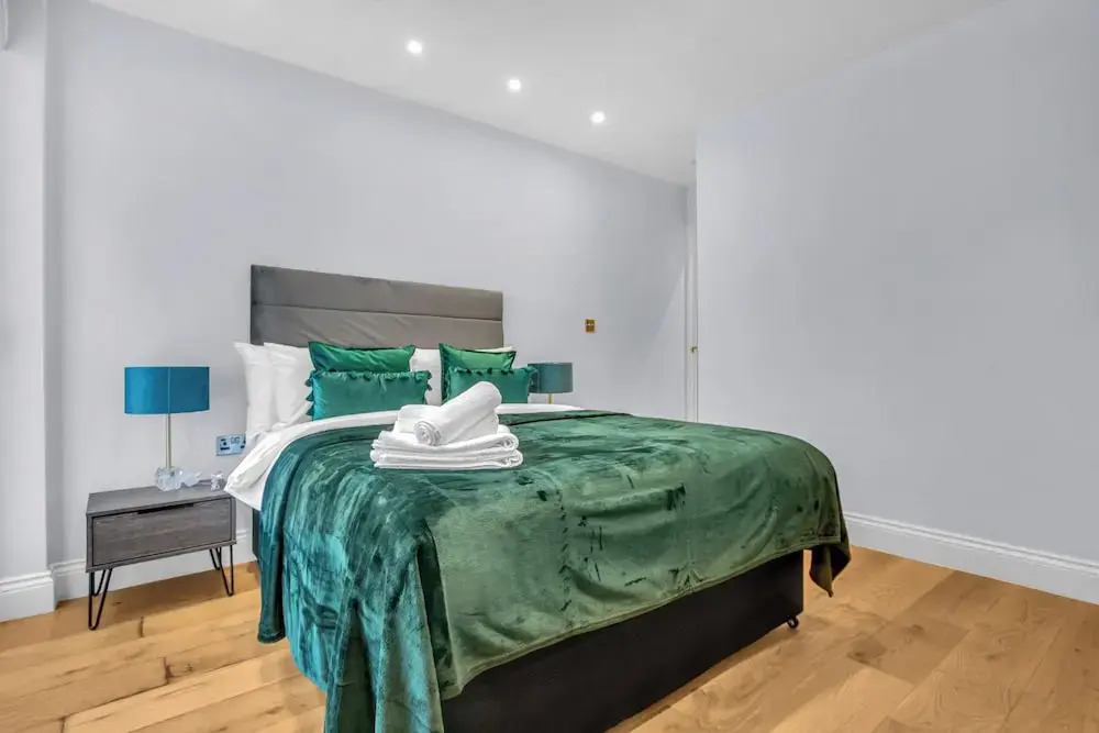 Three Bed Spacious Apartment in Dalston