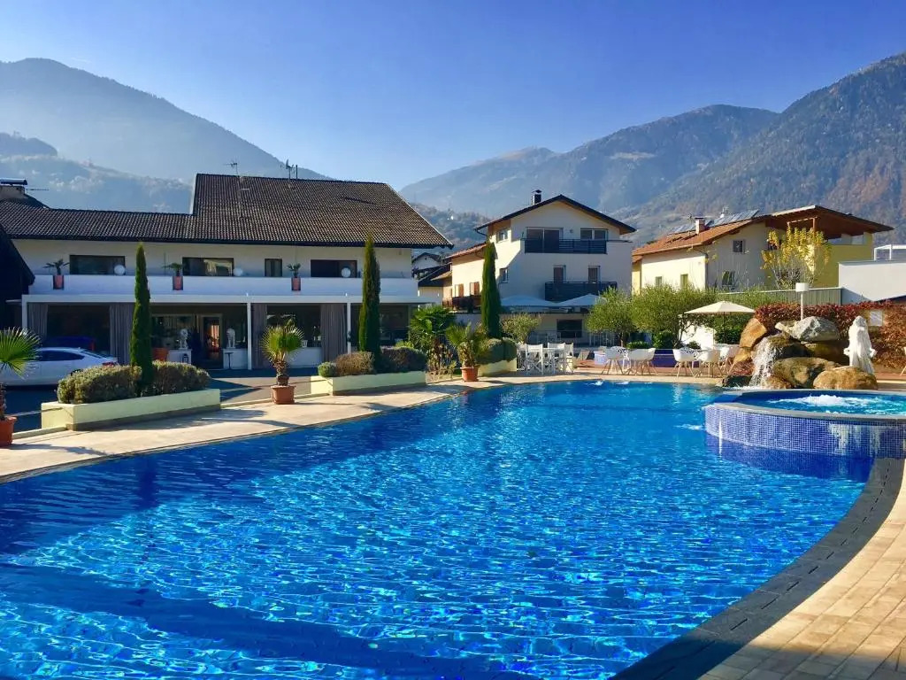 SCHLOSSHOF SÜDTIROL - Hotel & Camping Resort
