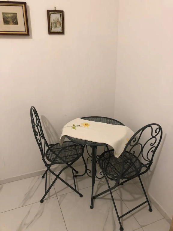 Room in Apartment - Two Flowers Guest House