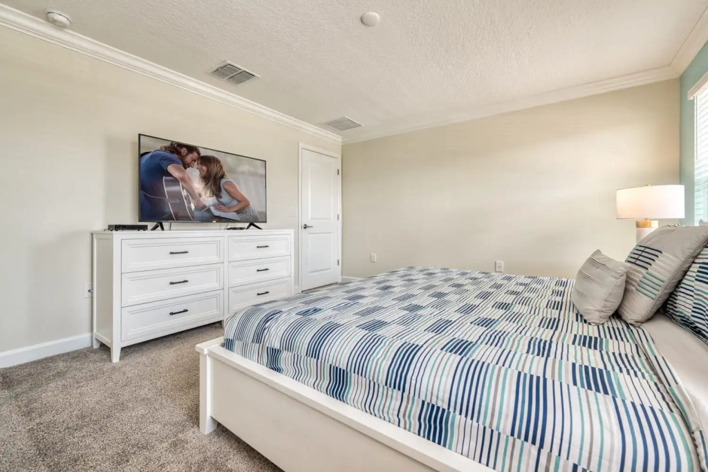 Super nice and spacious home with private pool near Disney