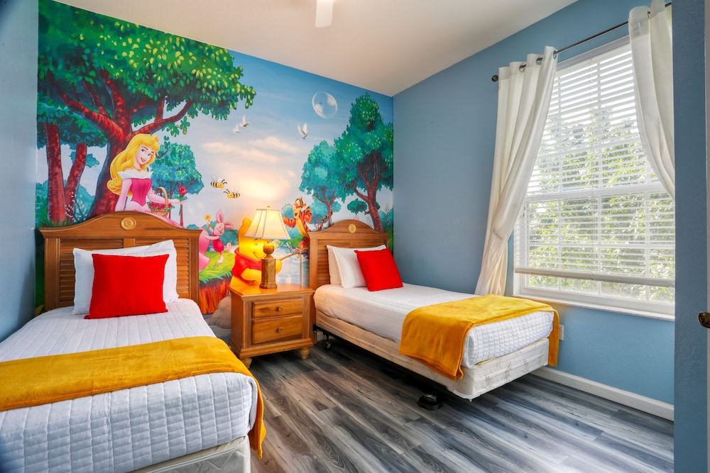 Resort Condo With Pools, hot Tub, Game Room, Tennis, Gym, Balcony, AC, & W/D