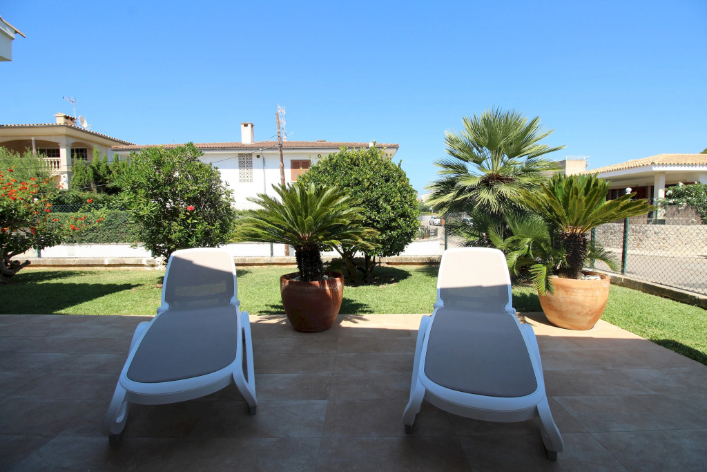 MARGARITA · Aircon, wifi, terrace, garden, 150m from the beach