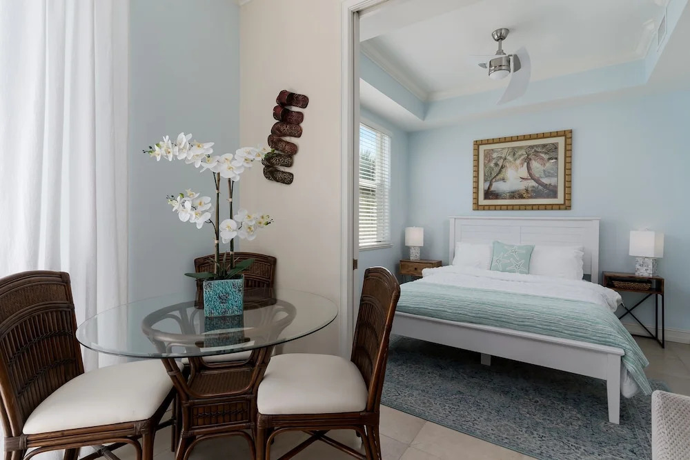 ~the Bonita Paddle 2/2~ Your Home Away From Home In Paradise 2 Bedroom Condo by RedAwning