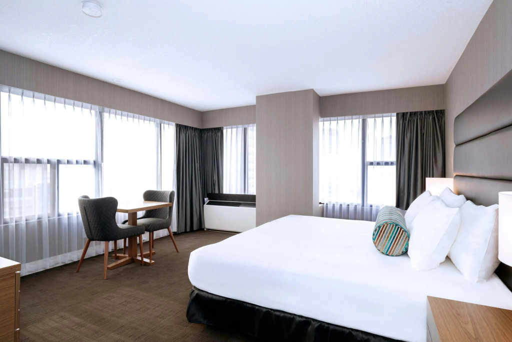 Sandman Signature Calgary Downtown Hotel