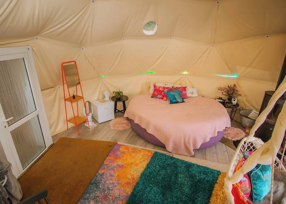 Romantic Lakeview Dome