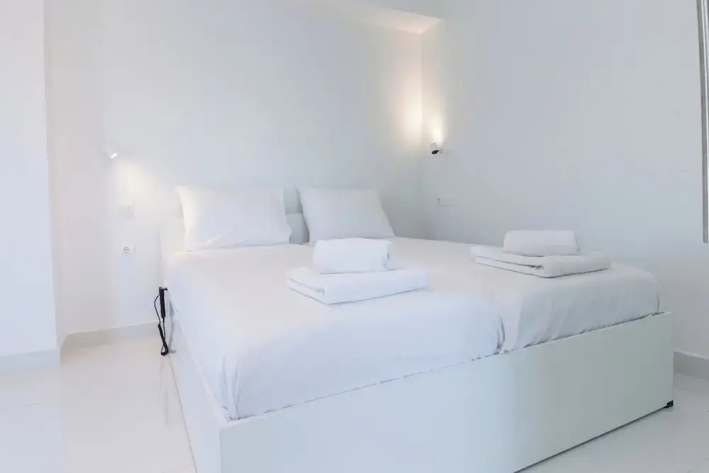 Marousi 2 Bd Luxury Living w Shared Pool