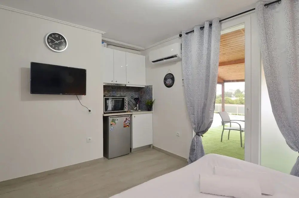 Agia Paraskevi, a cozy and minimal retire