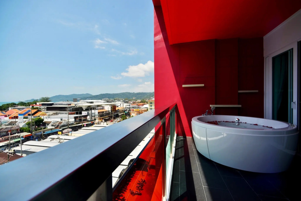 SLEEP WITH ME HOTEL design hotel @ patong