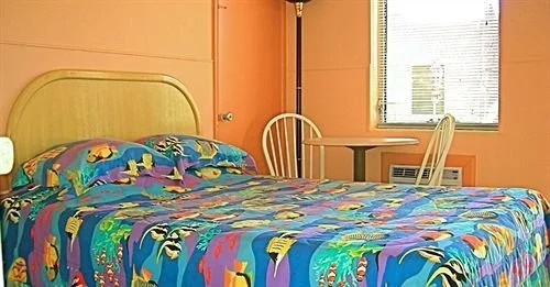 Sun And Surf Motel