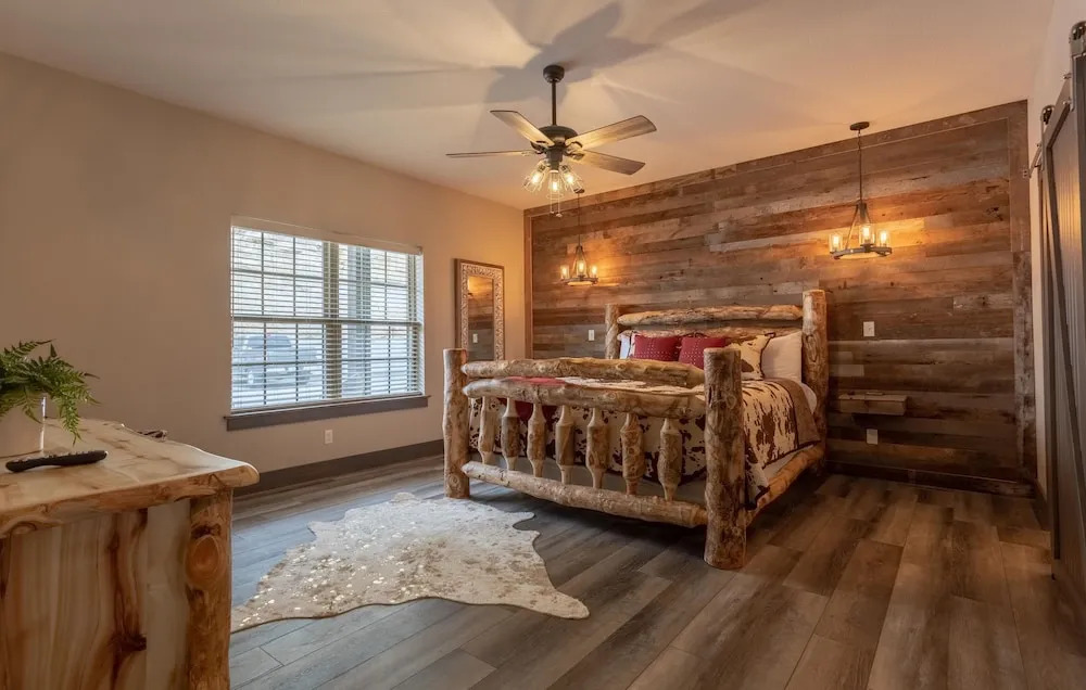 Lakefront Haven - 10 Br Home