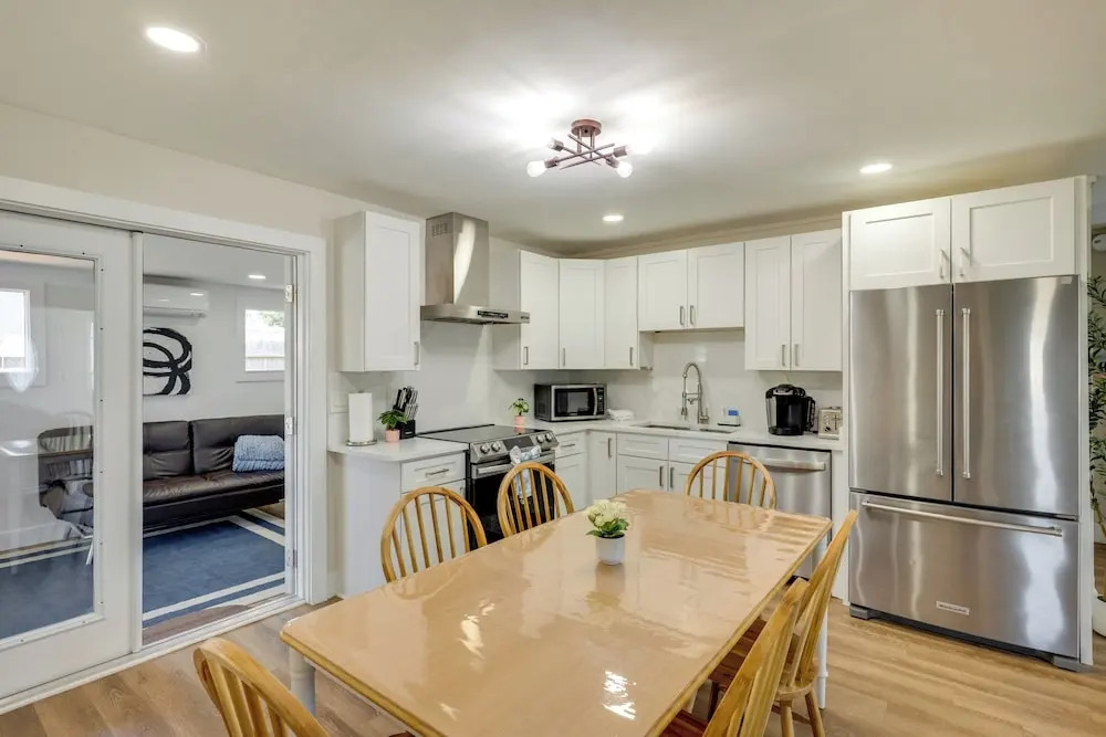 Mins to Beach & Mayo Clinic, Pet-friendly 4BR Home