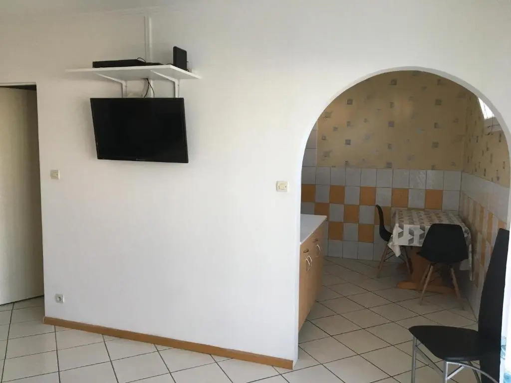 Studio Lora RM 1221