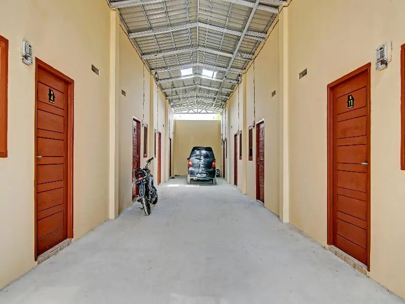Oyo 91835 Djasur Kost
