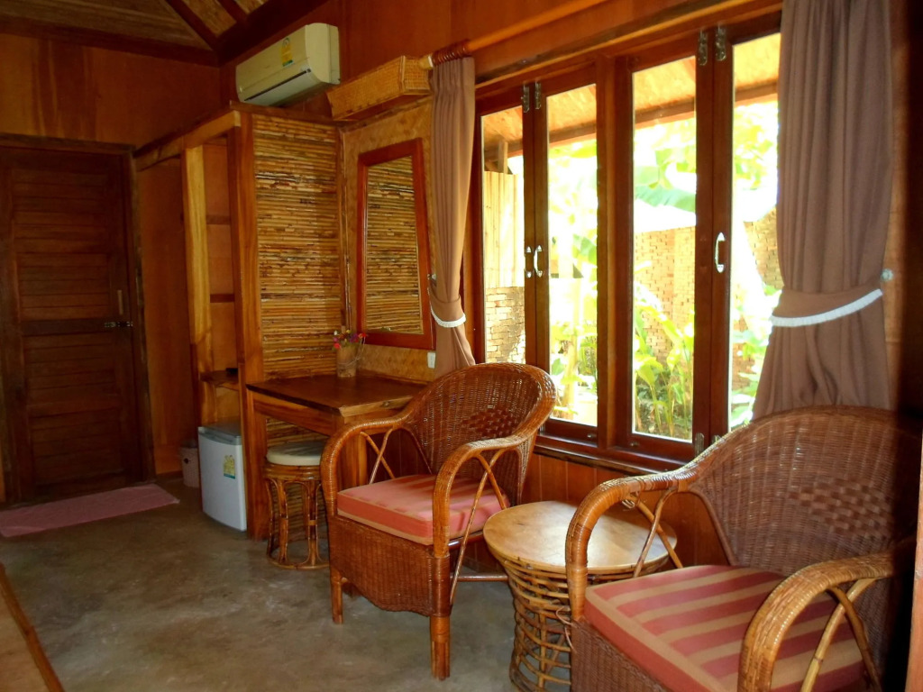 Cliff and River Jungle Resort(The)