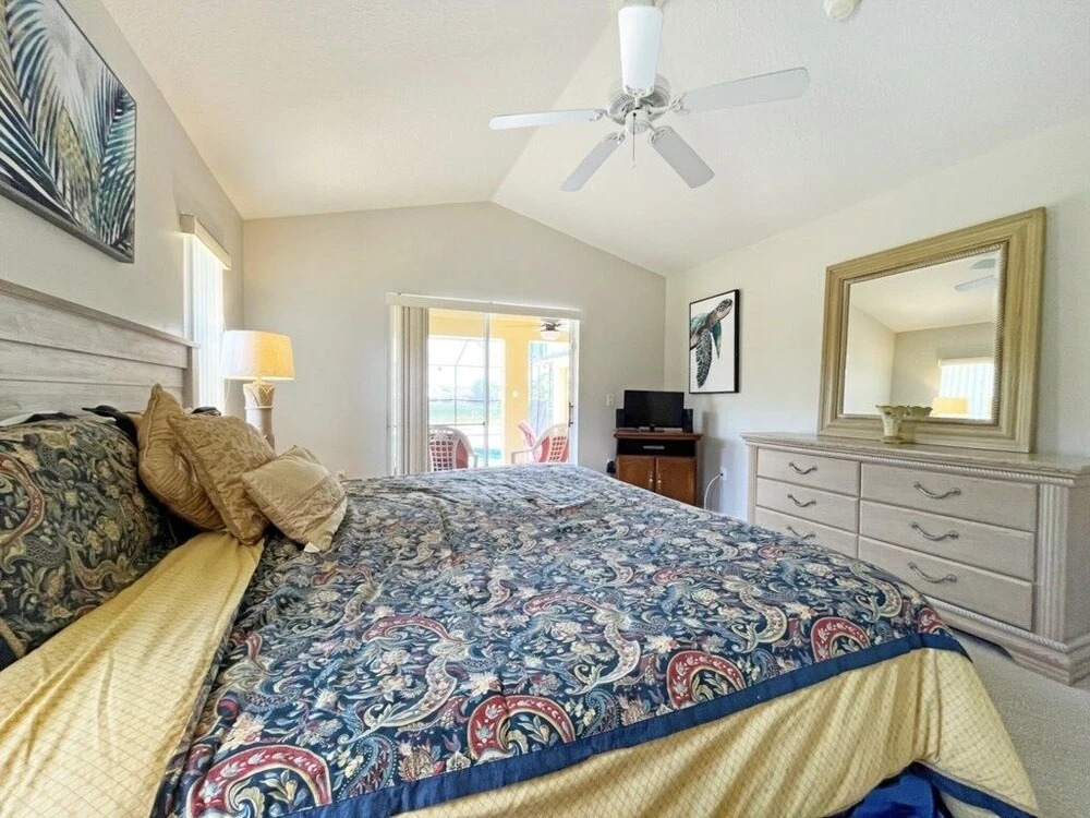 Dolcetto Den 4 Bedroom Home by RedAwning